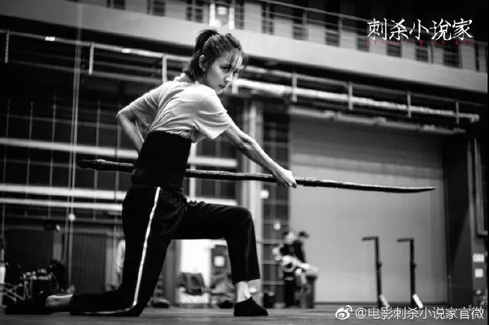 【一路佟行】佳歌品牌代言人佟麗婭特別出演《刺殺小說家》大年初一即將上映！