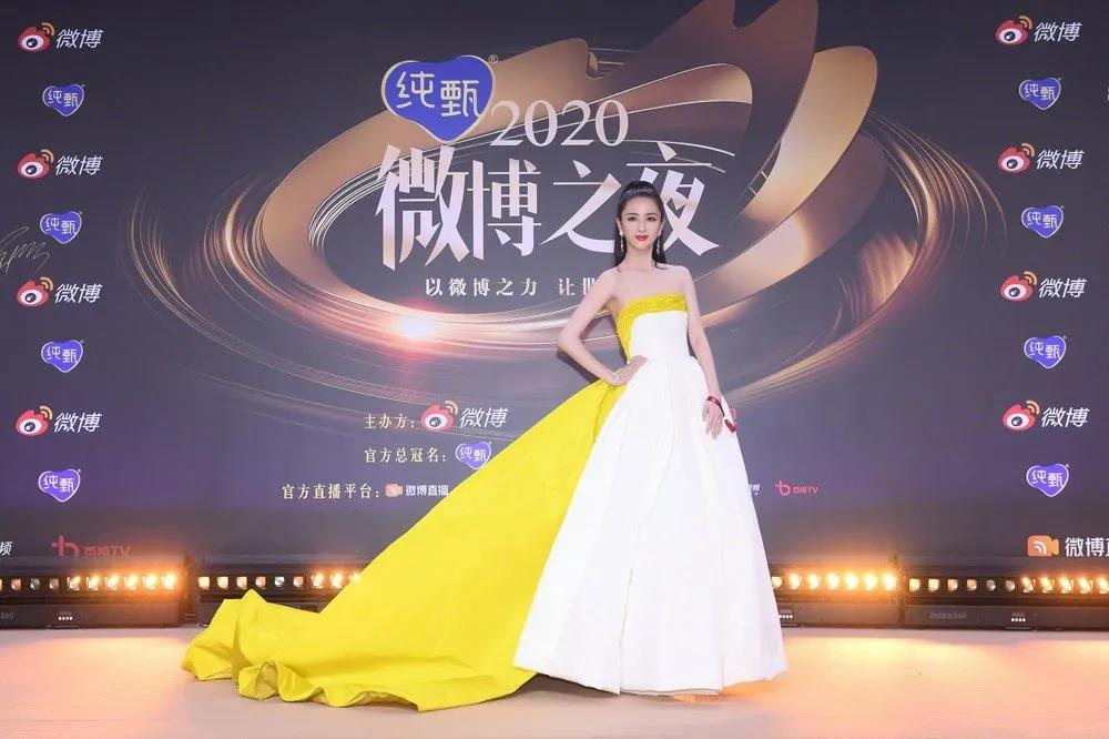 佳歌品牌代言人佟麗婭榮獲“微博年度之星”！