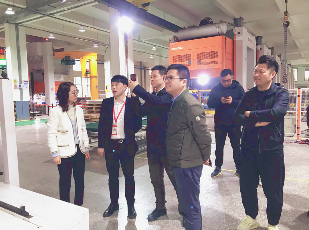 紹興市留學(xué)生聯(lián)誼會(huì)一行蒞臨佳歌集成灶參觀指導(dǎo)！