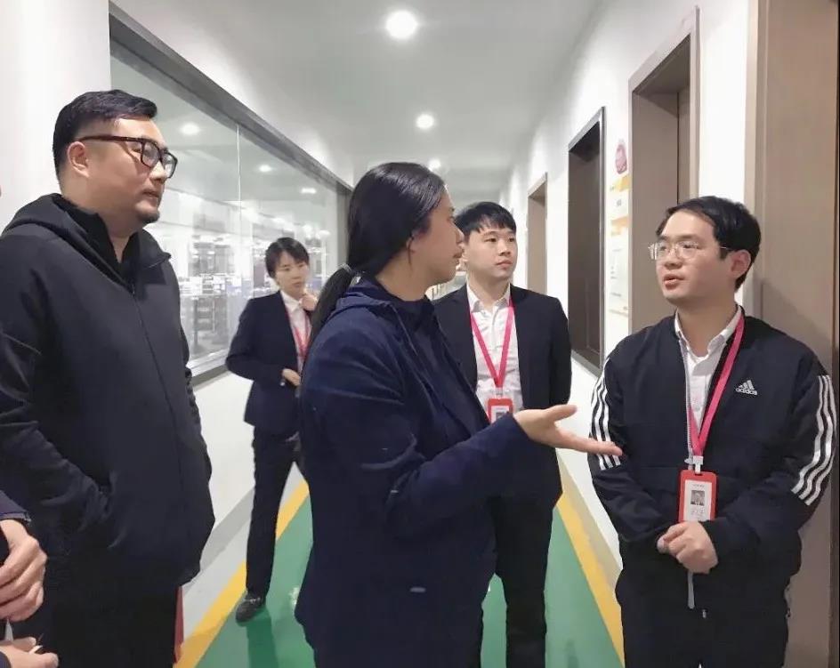 紹興市留學(xué)生聯(lián)誼會(huì)一行蒞臨佳歌集成灶參觀指導(dǎo)！