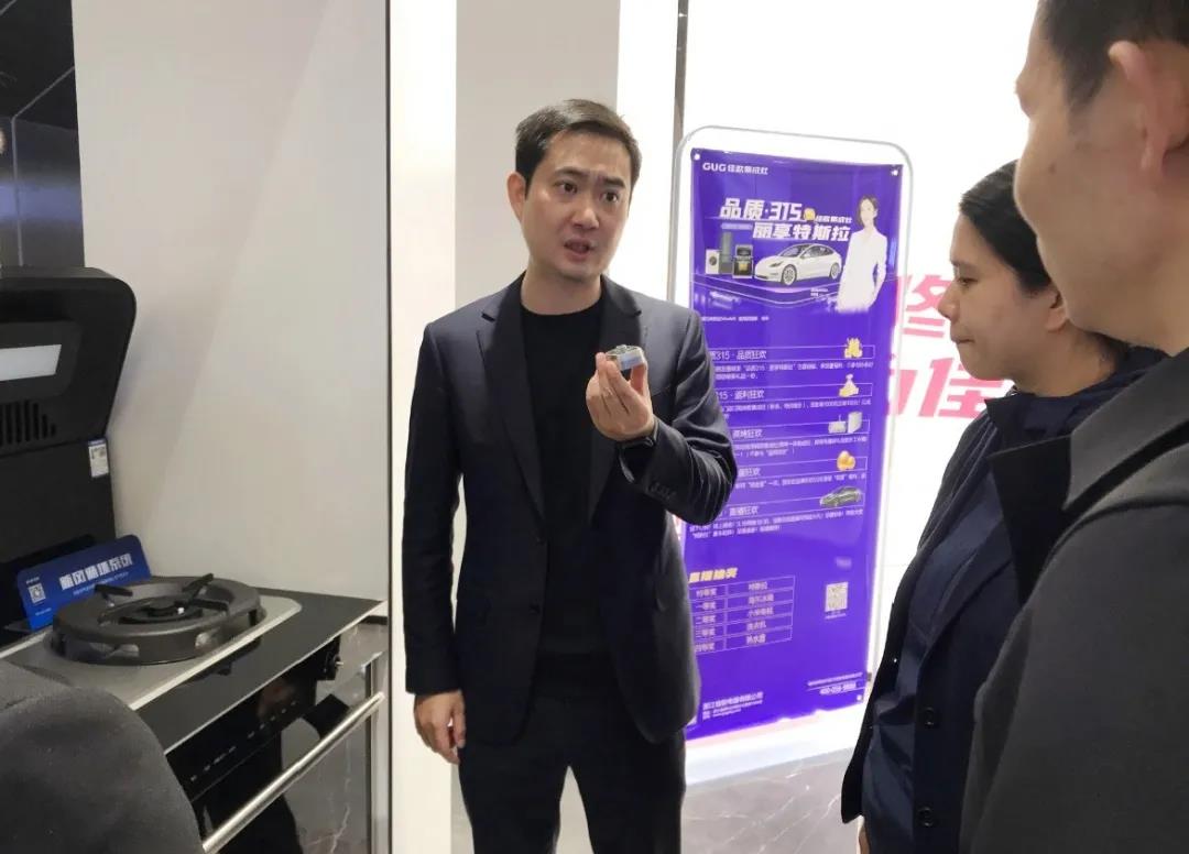 紹興市留學(xué)生聯(lián)誼會(huì)一行蒞臨佳歌集成灶參觀指導(dǎo)！