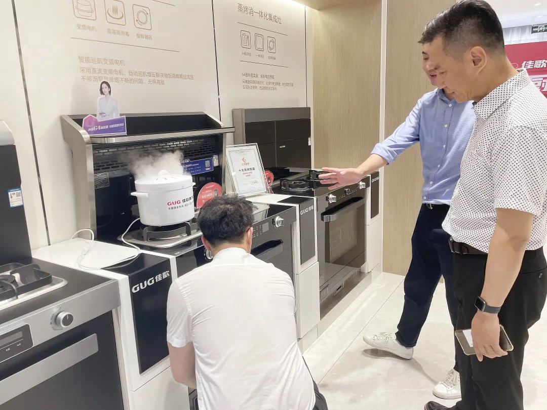 中國五金制品協(xié)會副理事長孟凡波一行蒞臨佳歌集團(tuán)參觀指導(dǎo)！