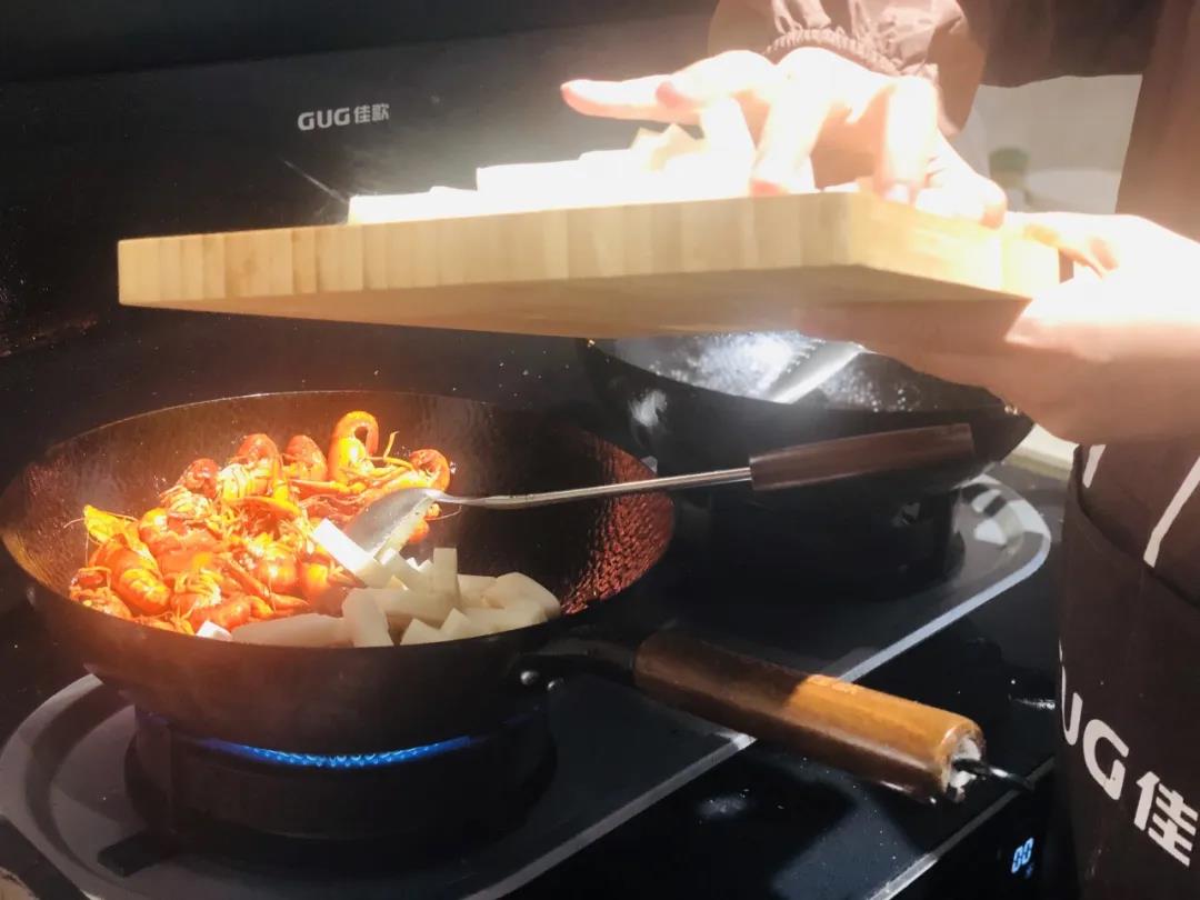 有佳歌，暢快看球美食不斷！