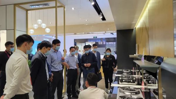 紹興市人大常委會(huì)黨組副書記邵全卯一行蒞臨佳歌參觀考察！