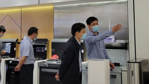 紹興市人大常委會(huì)黨組副書記邵全卯一行蒞臨佳歌參觀考察！
