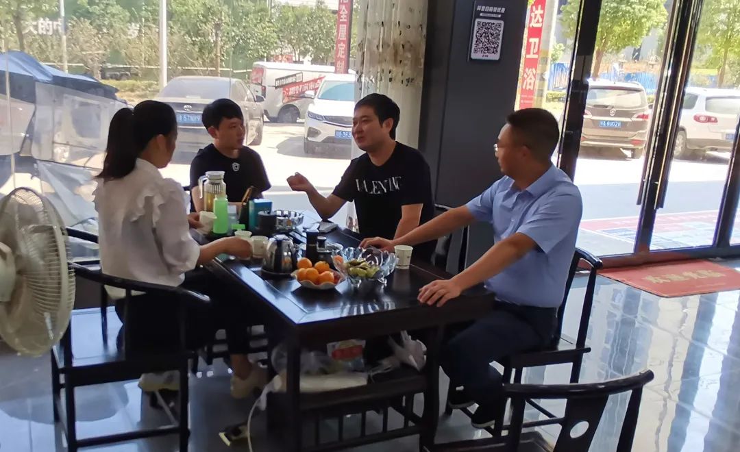 佳歌集團(tuán)總裁袁海濱一行走訪一線終端市場考察！